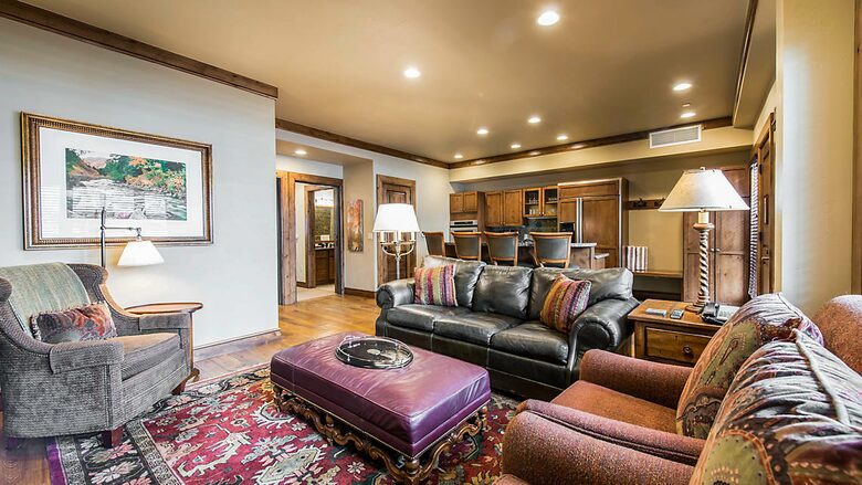 Home exchange in Aspen CO, presidential suite living area