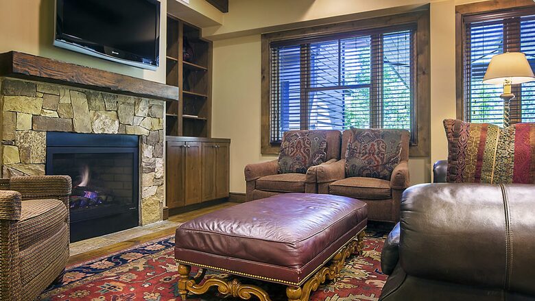 Home exchange in Aspen CO, living room with gas fireplace & 42" HDTV