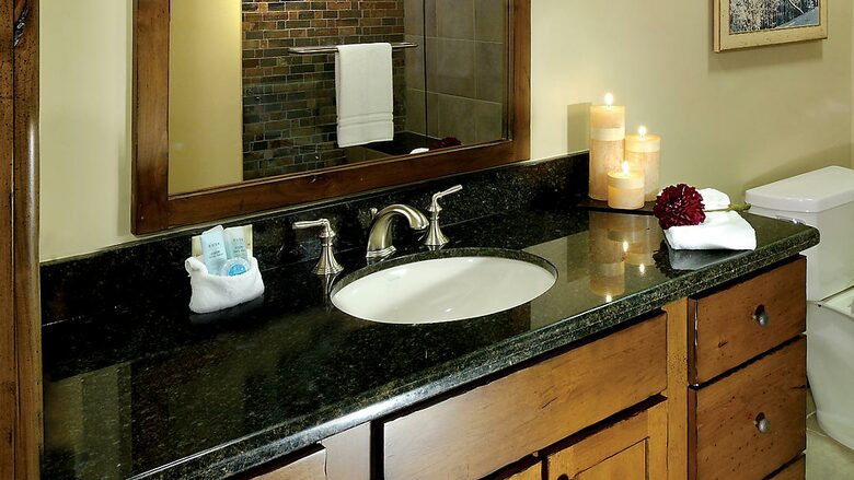 Home exchange in Aspen CO, master bathroom