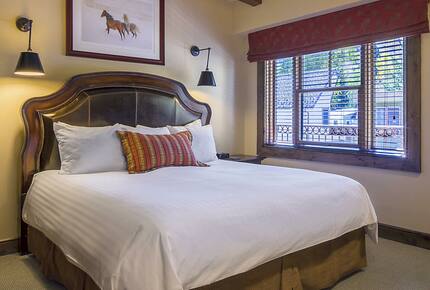 Home exchange in Aspen CO, master bedroom with king-size bed