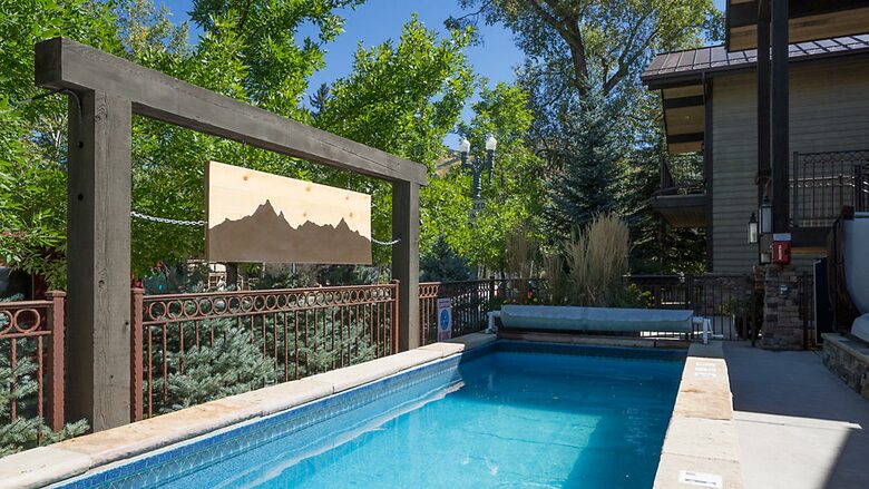 Home exchange in Aspen CO with outdoor pool