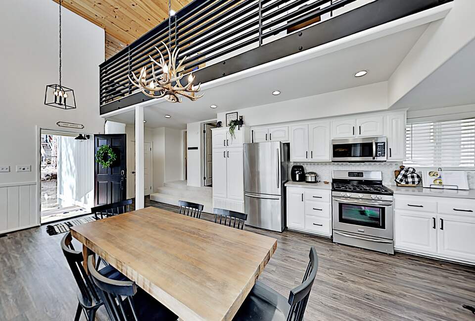 Cabin by the Lake | Gilner Point | Private Hot Tub - Big Bear Lake, California