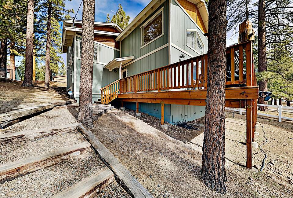 Cabin by the Lake | Gilner Point | Private Hot Tub - Big Bear Lake, California