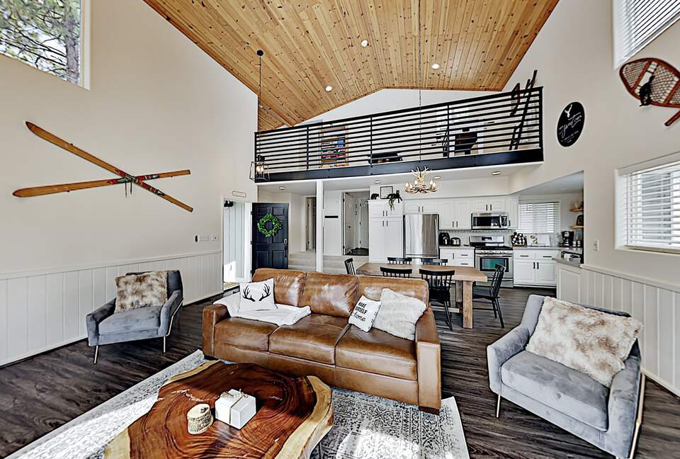 Cabin by the Lake | Gilner Point | Private Hot Tub - Big Bear Lake, California