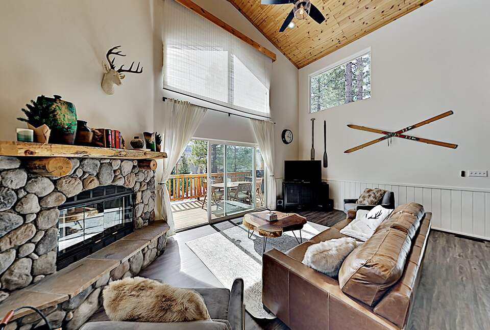 Cabin by the Lake | Gilner Point | Private Hot Tub - Big Bear Lake, California