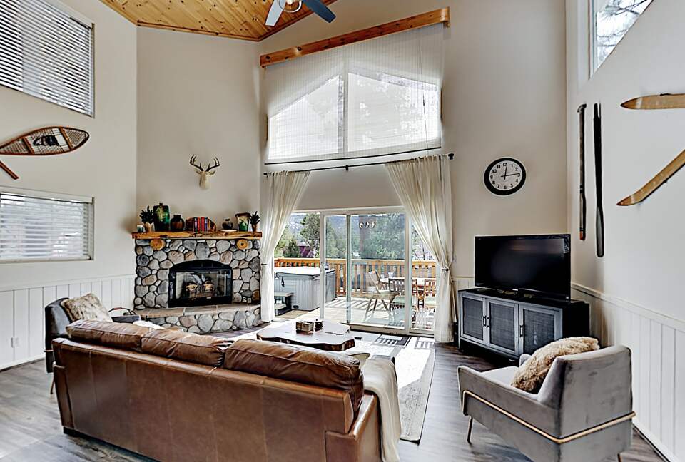 Cabin by the Lake | Gilner Point | Private Hot Tub - Big Bear Lake, California