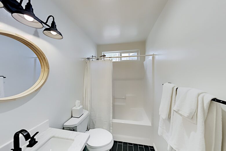 Cabin by the Lake | Gilner Point | Private Hot Tub - Big Bear Lake, California