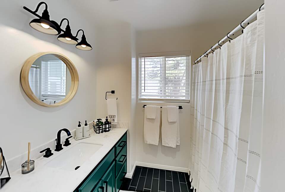 Cabin by the Lake | Gilner Point | Private Hot Tub - Big Bear Lake, California