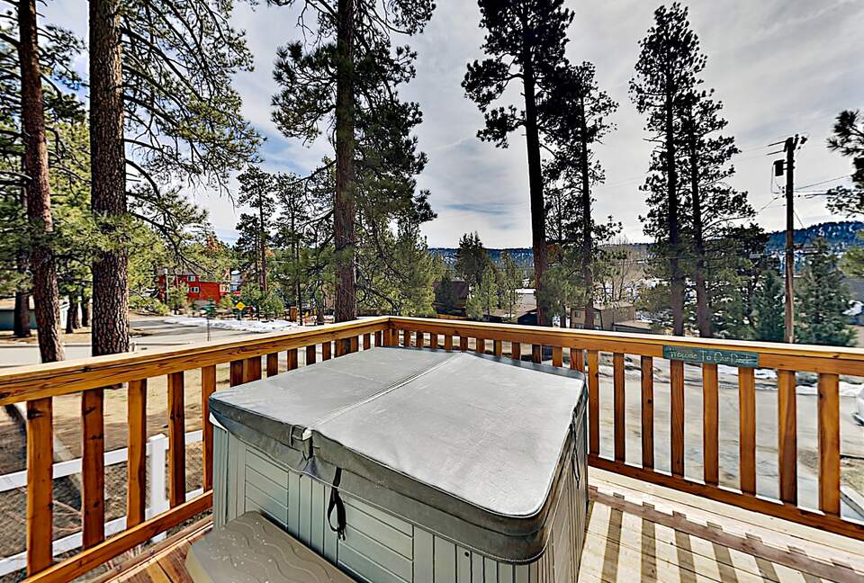 Cabin by the Lake | Gilner Point | Private Hot Tub - Big Bear Lake, California