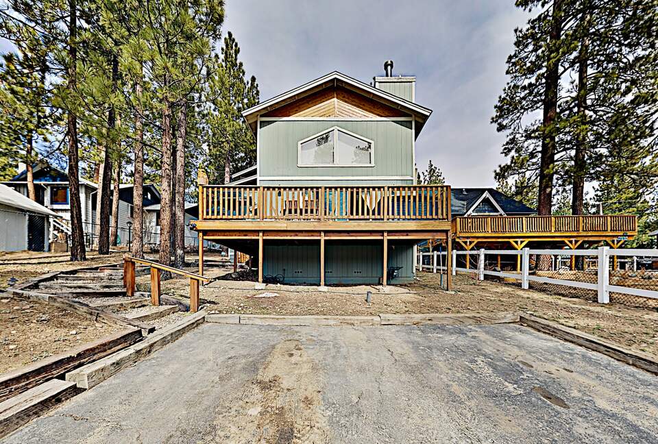 Cabin by the Lake | Gilner Point | Private Hot Tub - Big Bear Lake, California