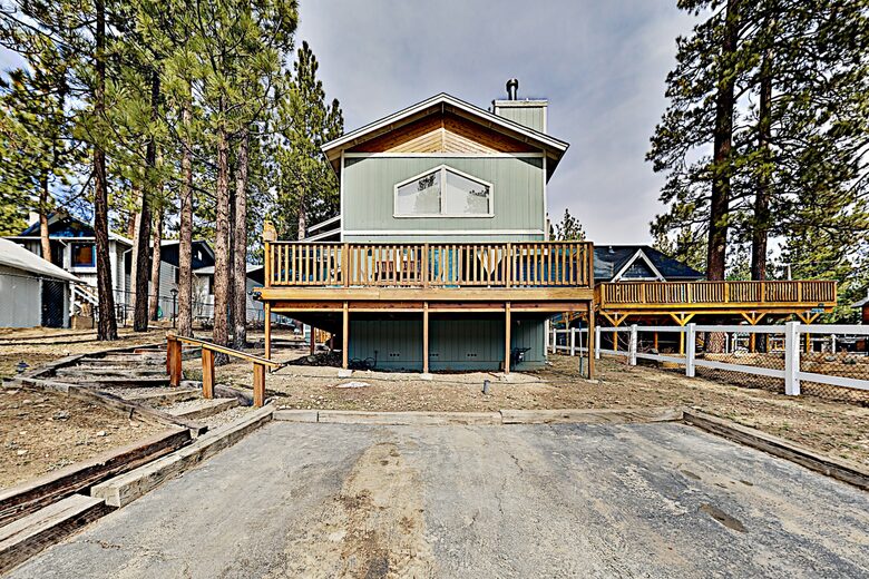 Cabin by the Lake | Gilner Point | Private Hot Tub - Big Bear Lake, California