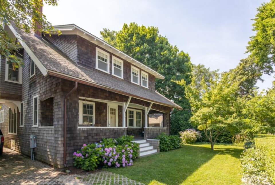 Vineyard Time - Edgartown, Massachusetts