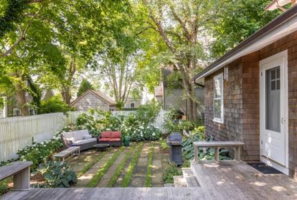 Vineyard Time - Edgartown, Massachusetts