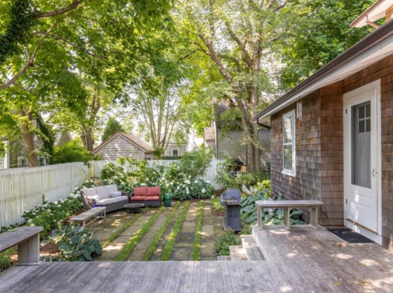 Vineyard Time - Edgartown, Massachusetts