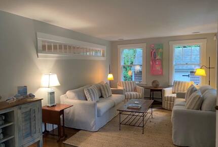 Vineyard Time - Edgartown, Massachusetts