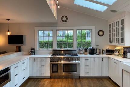 Vineyard Time - Edgartown, Massachusetts