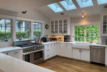 Vineyard Time - Edgartown, Massachusetts