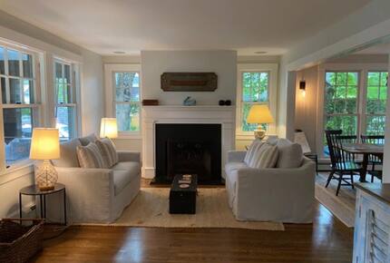 Vineyard Time - Edgartown, Massachusetts