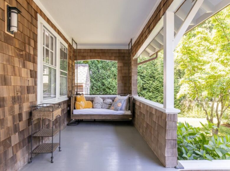 Vineyard Time - Edgartown, Massachusetts