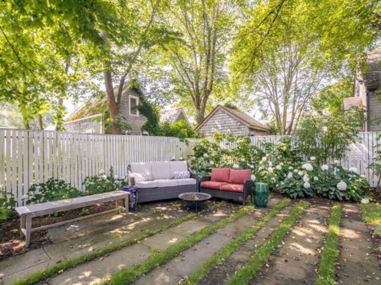 Vineyard Time - Edgartown, Massachusetts