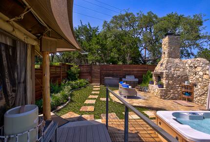 Firesong Ranch and Glamping - The Casita and Ndotto - Spicewood, Texas