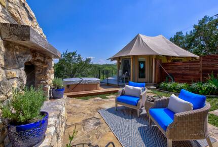 Firesong Ranch and Glamping - The Casita and Ndotto - Spicewood, Texas