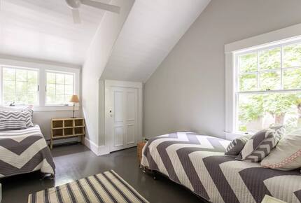 Vineyard Time - Edgartown, Massachusetts