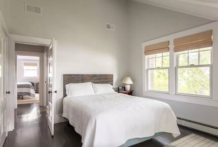 Vineyard Time - Edgartown, Massachusetts