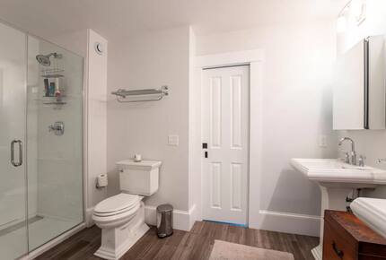 Vineyard Time - Edgartown, Massachusetts