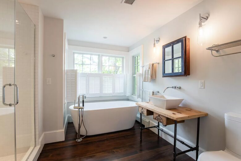 Vineyard Time - Edgartown, Massachusetts