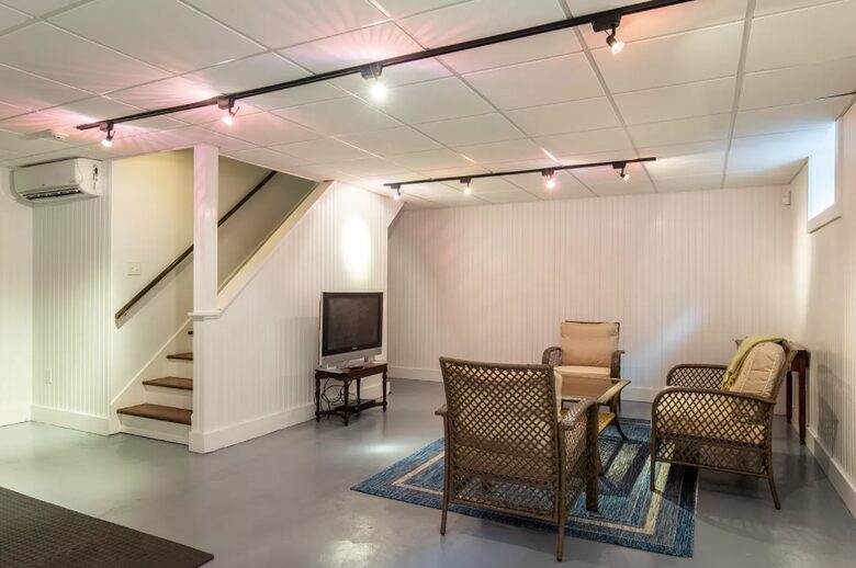 Vineyard Time - Edgartown, Massachusetts