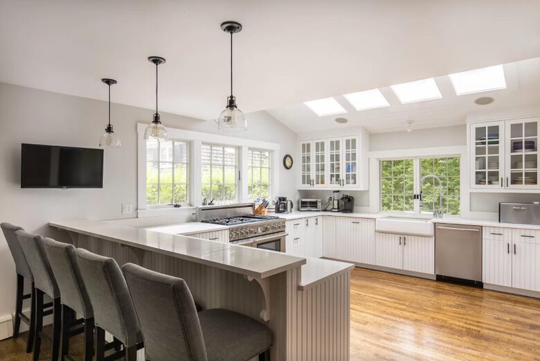 Vineyard Time - Edgartown, Massachusetts