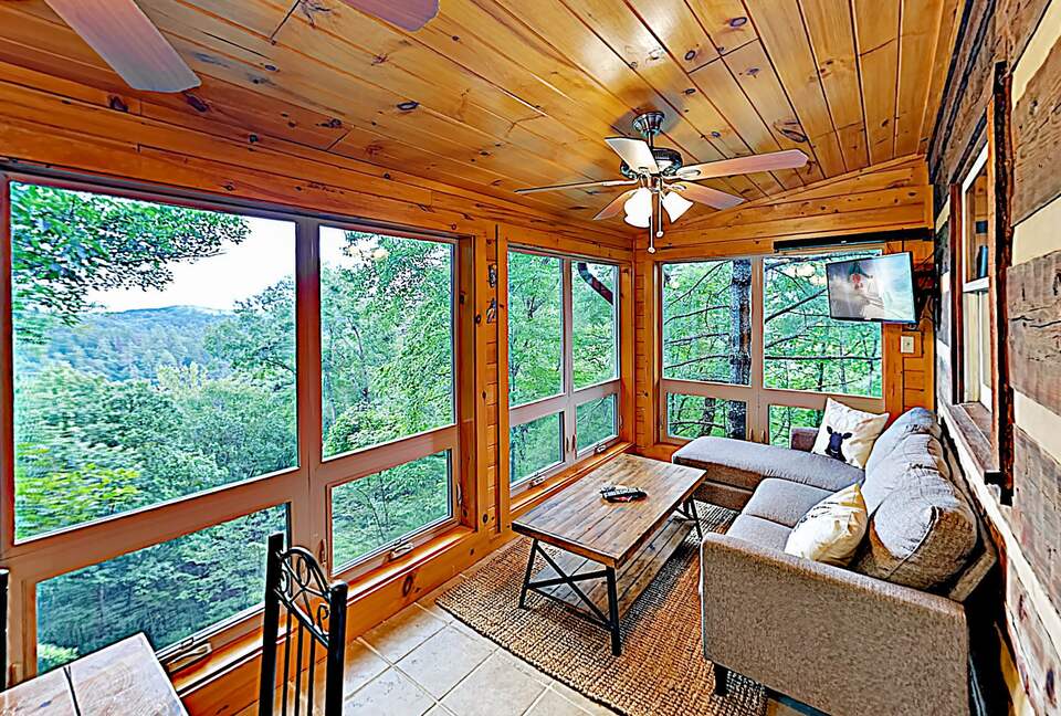 Luxe Cabin with Loft | Air Hockey, Pool, Wet Bar - Sevierville, Tennessee