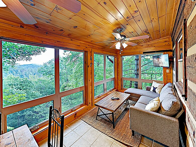 Luxe Cabin with Loft | Air Hockey, Pool, Wet Bar - Sevierville, Tennessee