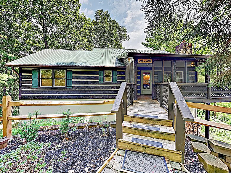 Luxe Cabin with Loft | Air Hockey, Pool, Wet Bar - Sevierville, Tennessee
