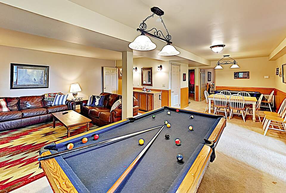 Luxe Cabin with Loft | Air Hockey, Pool, Wet Bar - Sevierville, Tennessee