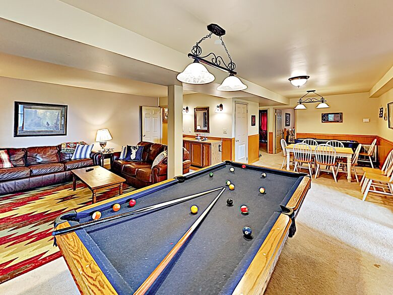 Luxe Cabin with Loft | Air Hockey, Pool, Wet Bar - Sevierville, Tennessee