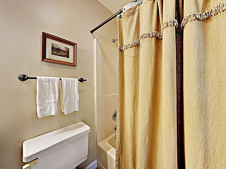 Luxe Cabin with Loft | Air Hockey, Pool, Wet Bar - Sevierville, Tennessee