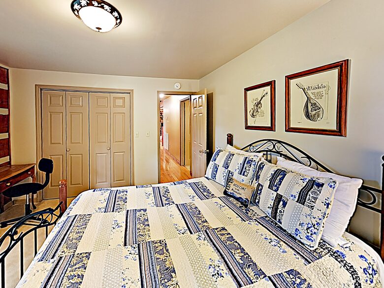 Luxe Cabin with Loft | Air Hockey, Pool, Wet Bar - Sevierville, Tennessee