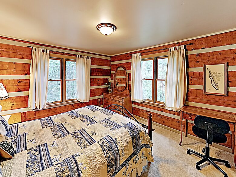 Luxe Cabin with Loft | Air Hockey, Pool, Wet Bar - Sevierville, Tennessee