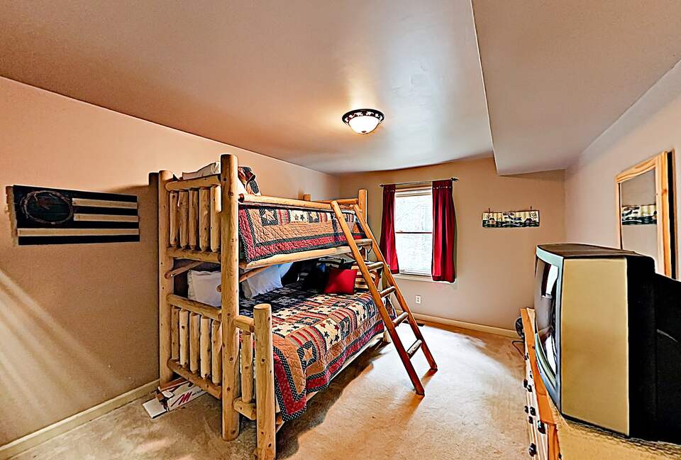 Luxe Cabin with Loft | Air Hockey, Pool, Wet Bar - Sevierville, Tennessee