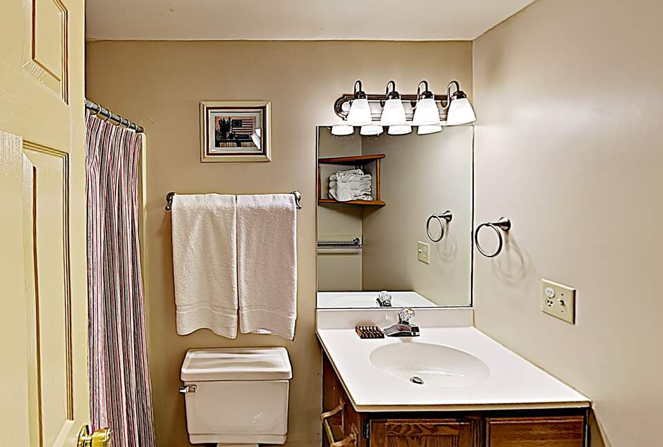 Luxe Cabin with Loft | Air Hockey, Pool, Wet Bar - Sevierville, Tennessee