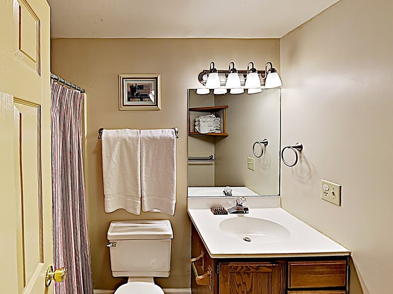 Luxe Cabin with Loft | Air Hockey, Pool, Wet Bar - Sevierville, Tennessee