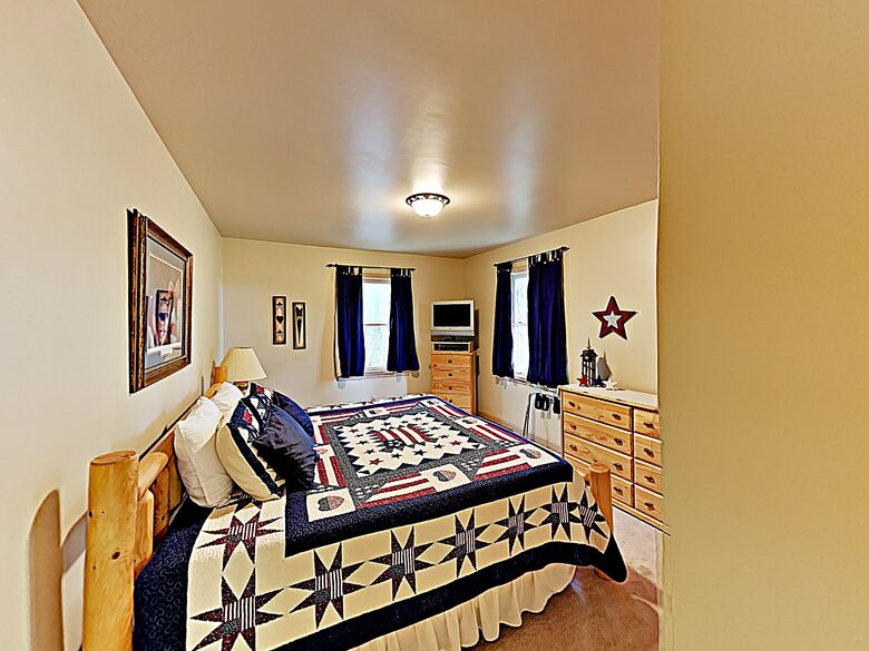 Luxe Cabin with Loft | Air Hockey, Pool, Wet Bar - Sevierville, Tennessee