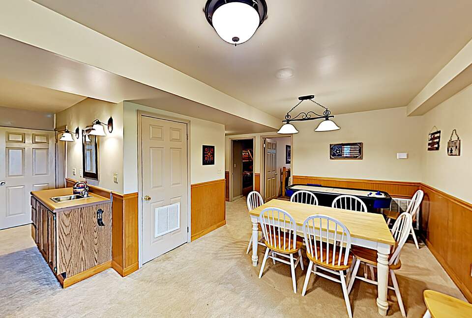 Luxe Cabin with Loft | Air Hockey, Pool, Wet Bar - Sevierville, Tennessee