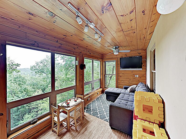Luxe Cabin with Loft | Air Hockey, Pool, Wet Bar - Sevierville, Tennessee