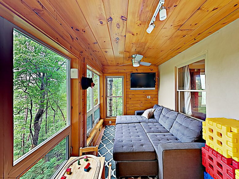 Luxe Cabin with Loft | Air Hockey, Pool, Wet Bar - Sevierville, Tennessee