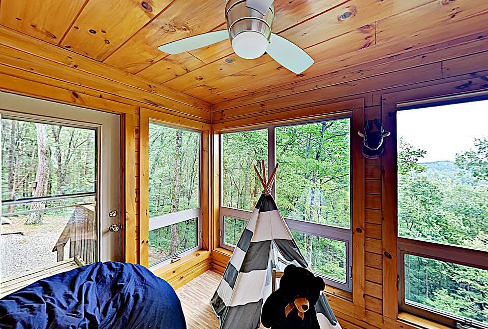 Luxe Cabin with Loft | Air Hockey, Pool, Wet Bar - Sevierville, Tennessee