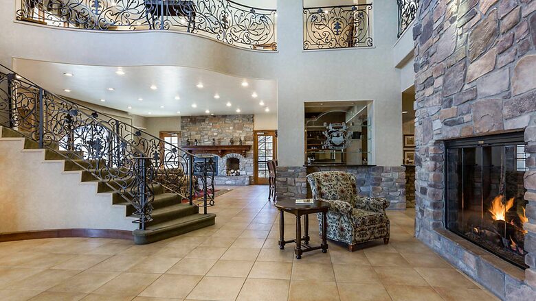 Home exchange at The Club at Big Bear Village, clubhouse lobby