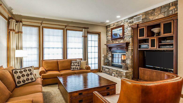 Home exchange, The Club at Big Bear Village, presidential living room